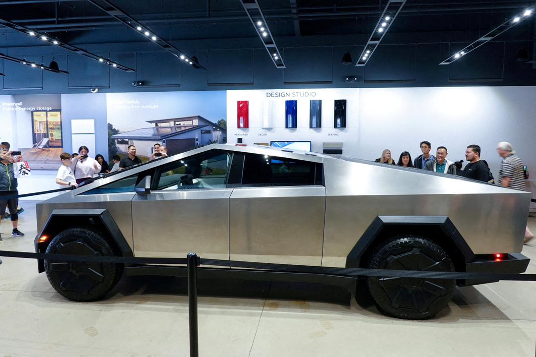 Tesla Cybertruck Dual-Motor